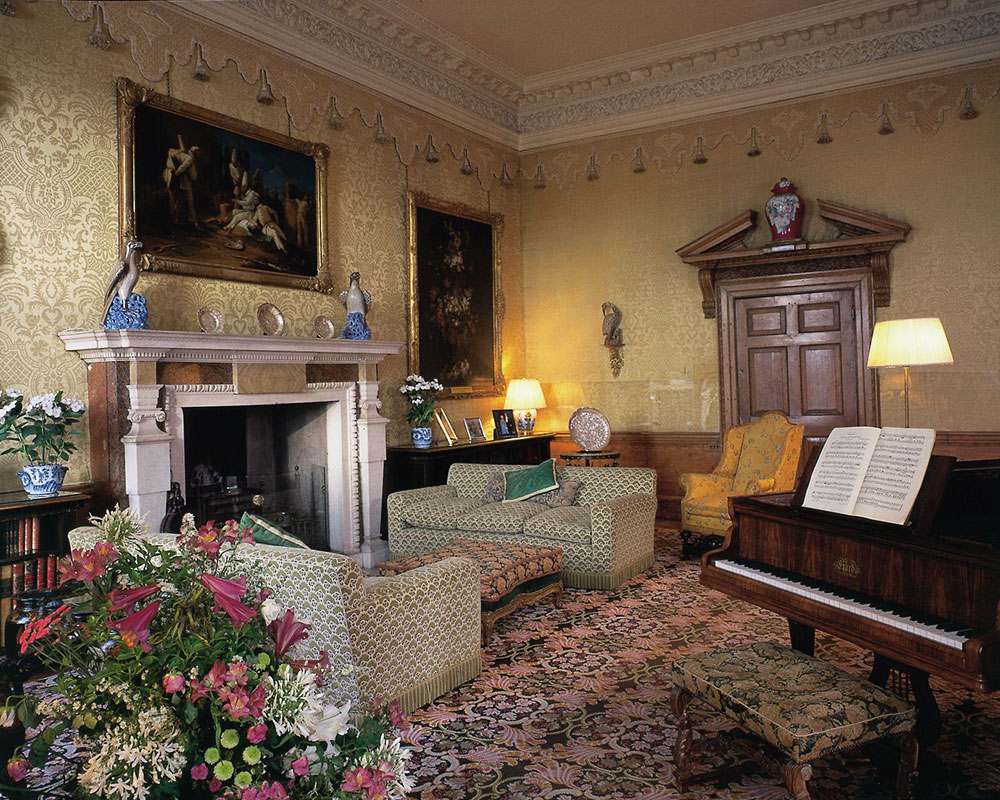 historic house drawing room